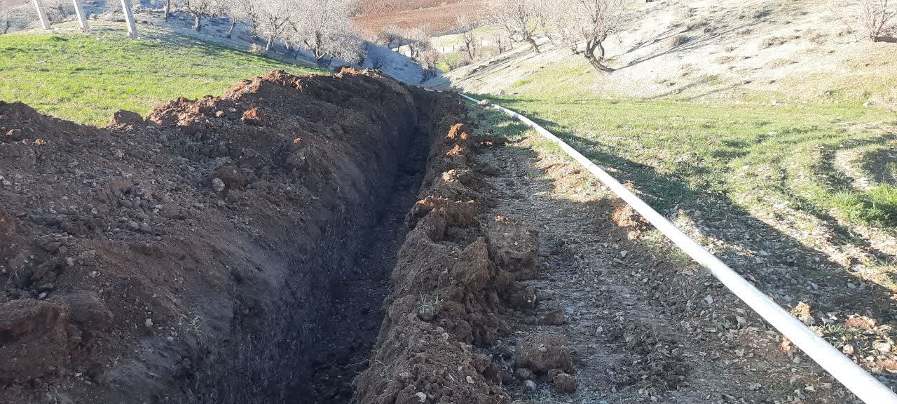 آغاز عملیات احداث خط انتقال آب به روستای سیاب درویش شهرستان ملکشاهی